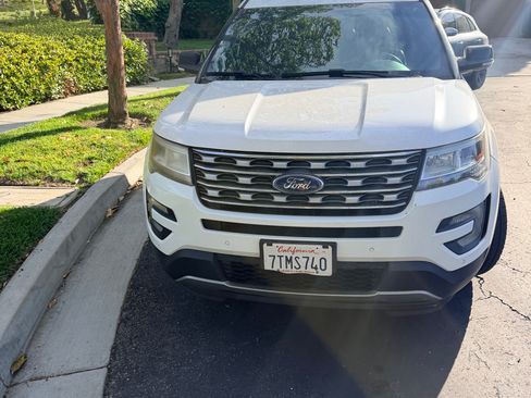 Used 2016 Ford Explorer XLT w/ Equipment Group 202A FWD image 1