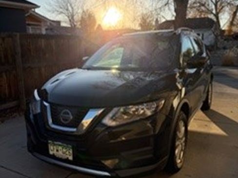 Used 2017 Nissan Rogue SV image 5