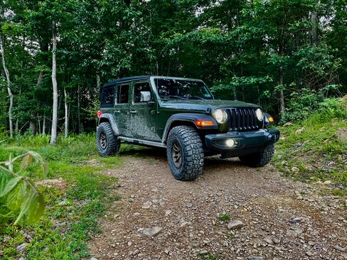 Used 2023 Jeep Wrangler Unlimited Sport image 4