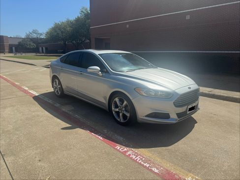 Used 2014 Ford Fusion SE image 1