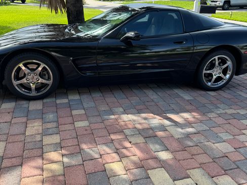 Used 1998 Chevrolet Corvette Coupe RWD image 13