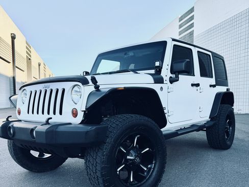 Used 2013 Jeep Wrangler Unlimited Sport image 2