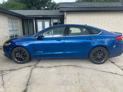 Used 2018 Ford Fusion SE w/ Equipment Group 601A FWD image 15