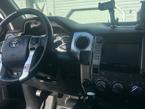 Used 2017 Toyota Tundra SR5 image 8