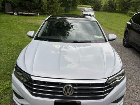 Used 2019 Volkswagen Jetta SE FWD image 2