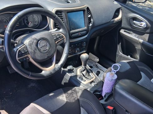 Used 2014 Jeep Cherokee Latitude w/ Comfort/Convenience Group AWD/4WD image 6