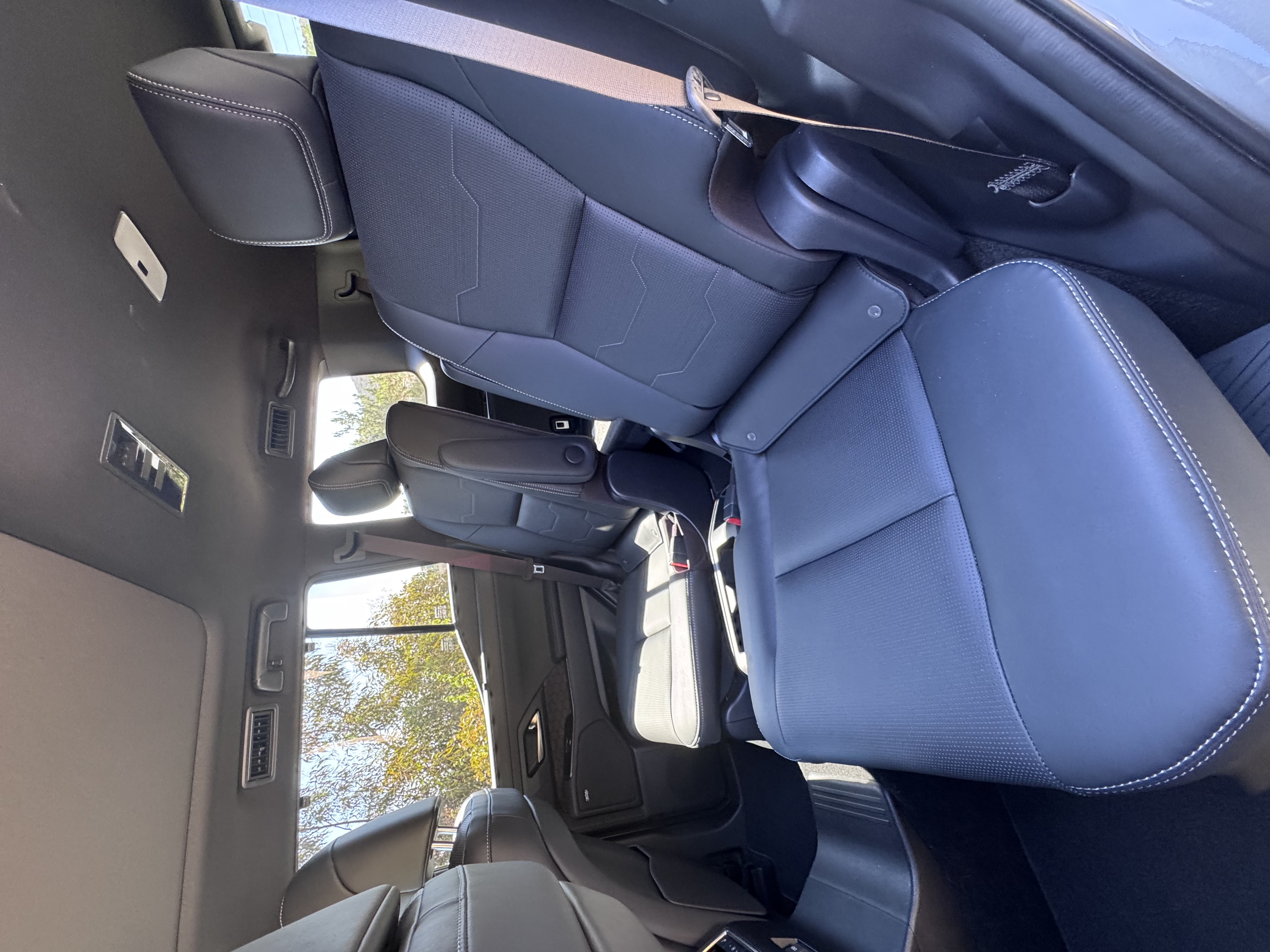 Used 2025 Lexus GX 550 w/ Cold Area Package AWD/4WD image 9