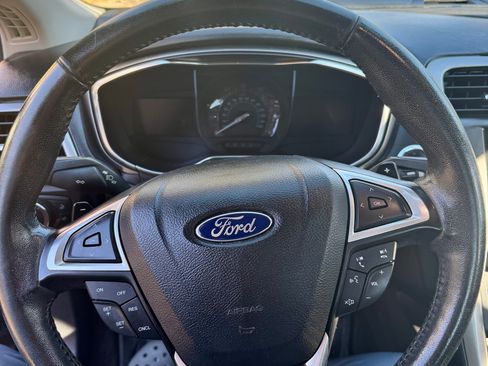 Used 2017 Ford Fusion SE w/ Fusion SE Technology Package image 14