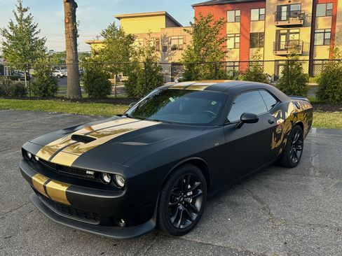Used 2021 Dodge Challenger R/T Scat Pack RWD image 2