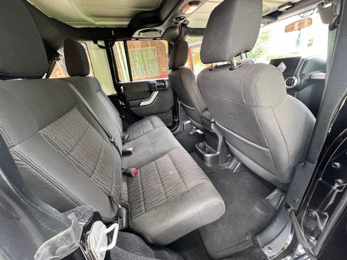 Used 2012 Jeep Wrangler Unlimited Rubicon w/ Dual Top Group AWD/4WD image 15