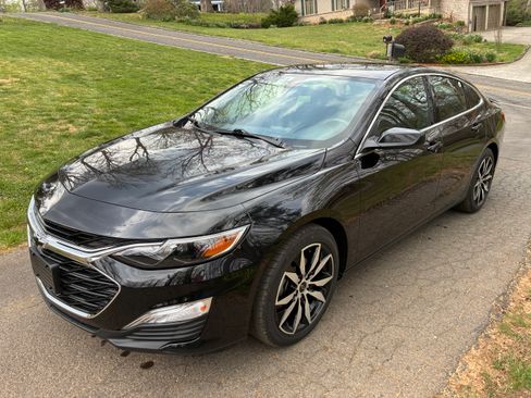 Used 2022 Chevrolet Malibu RS image 2