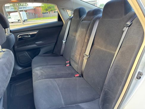 Used 2013 Nissan Altima 3.5 SV image 14
