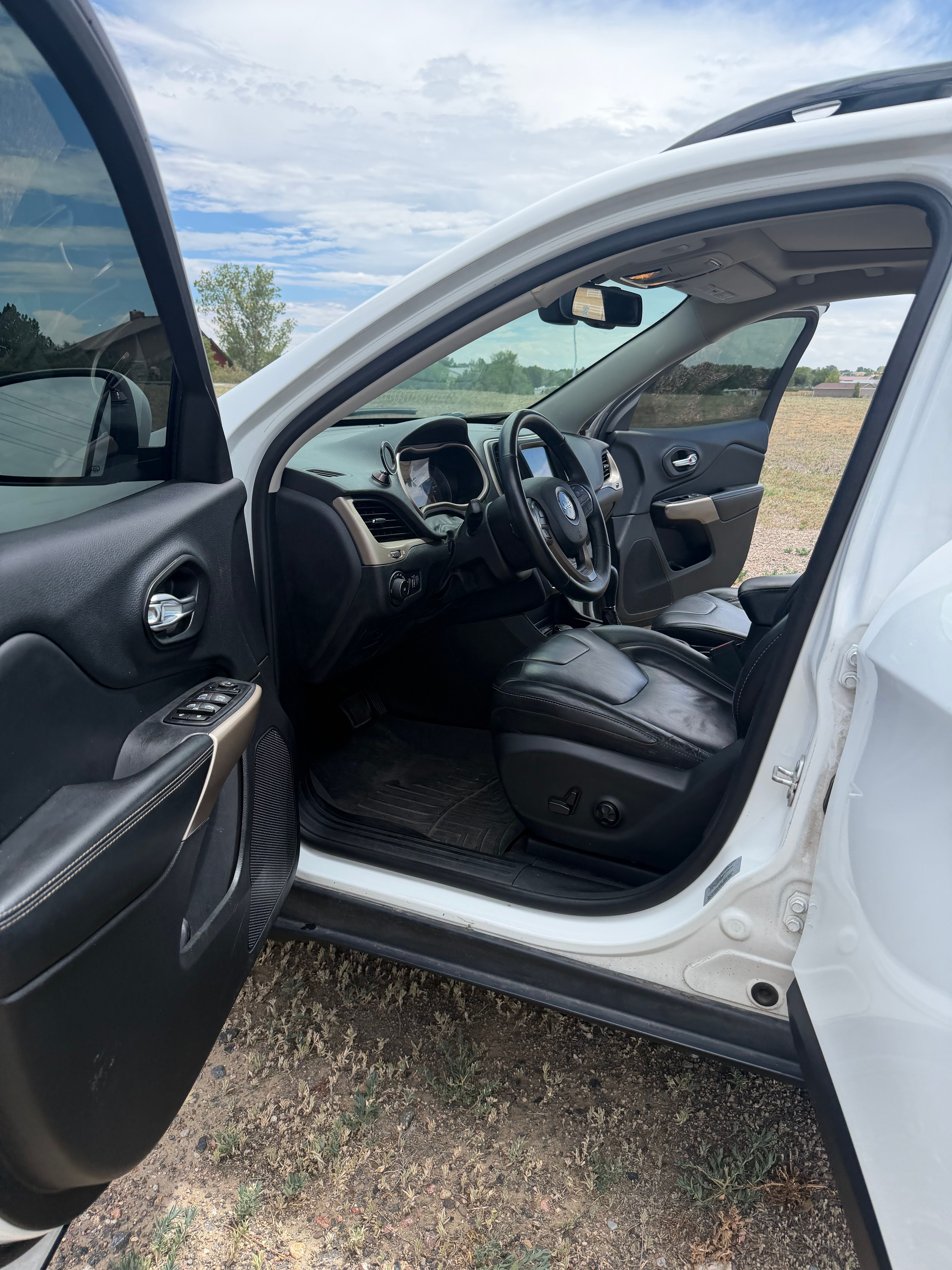 Used 2017 Jeep Cherokee High Altitude AWD/4WD image 4