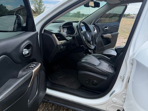 Used 2017 Jeep Cherokee High Altitude AWD/4WD image 4