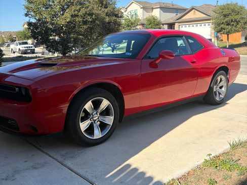 Used 2021 Dodge Challenger SXT image 2