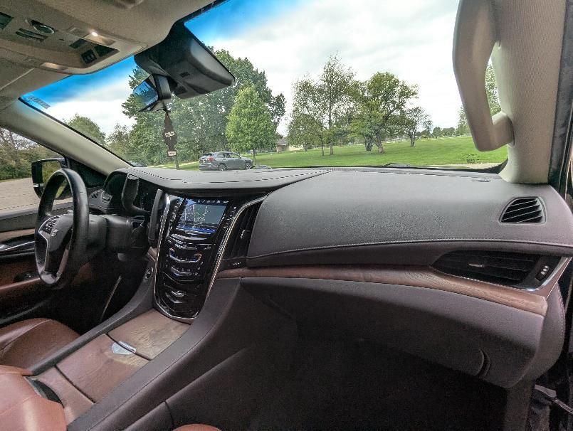 Used 2017 Cadillac Escalade Premium Luxury AWD/4WD image 6