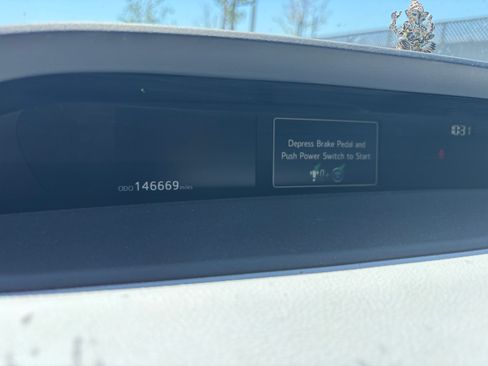 Used 2017 Toyota Prius Three Touring w/ Carpet Mat Package FWD image 8