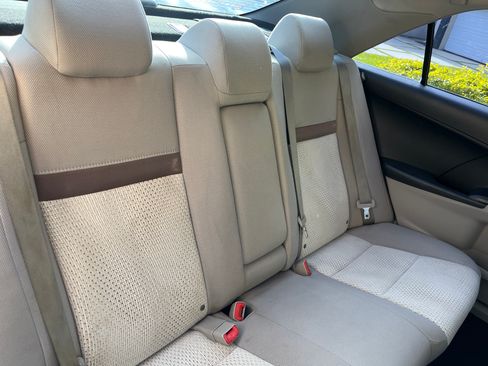 Used 2014 Toyota Camry LE image 10