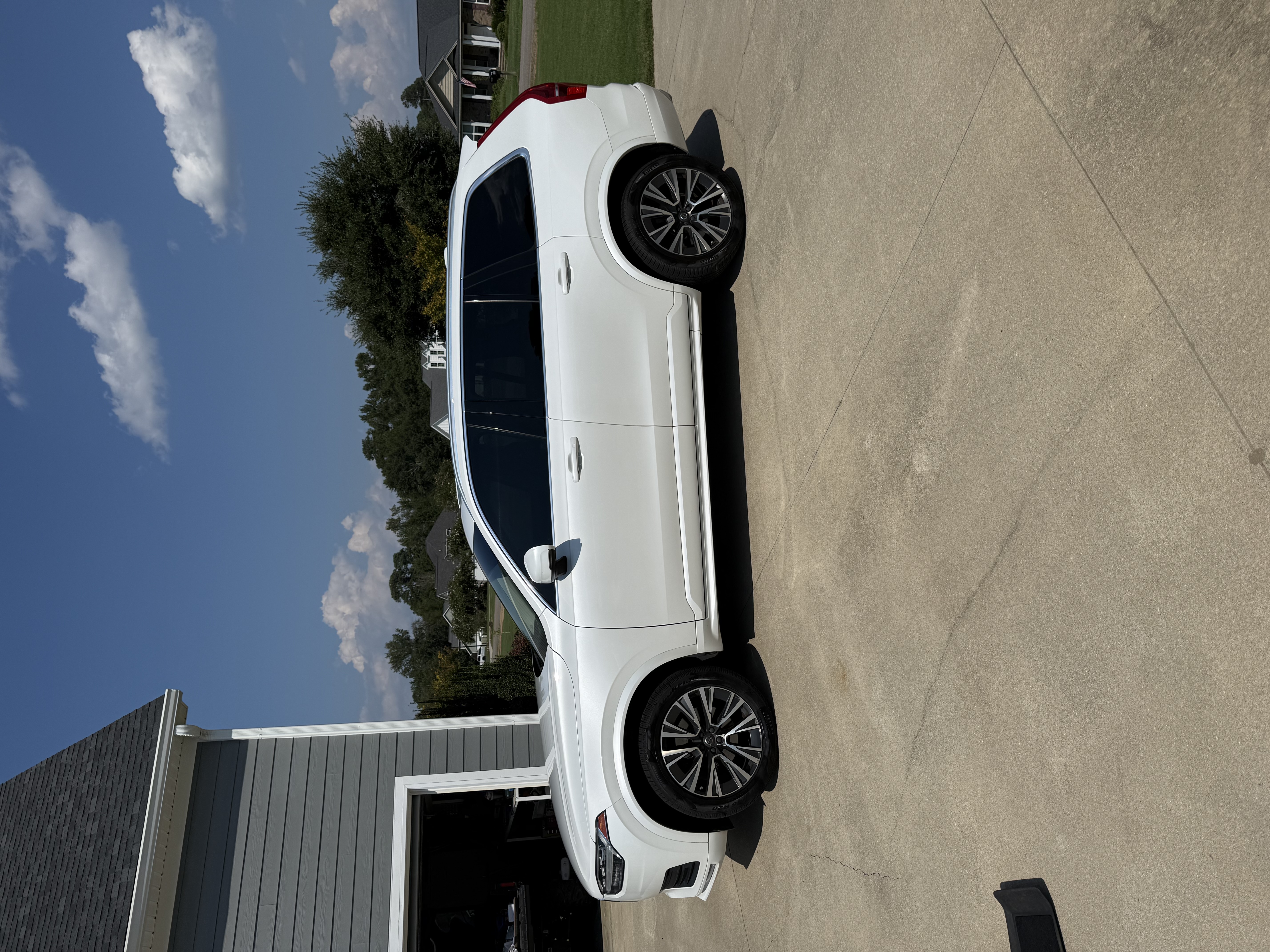 Used 2020 Volvo XC90 T6 Momentum w/ Protection Package Premier AWD/4WD image 9