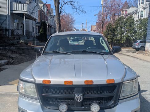 Used 2009 Dodge Dakota ST w/ Exterior Appearance Group image 2