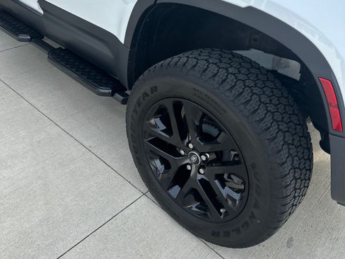 Used 2025 Land Rover Defender 130 S image 10