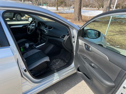 Used 2018 Nissan Sentra S image 9