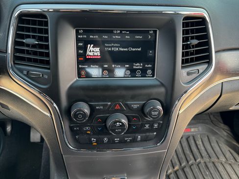 Used 2018 Jeep Grand Cherokee Limited AWD/4WD image 11