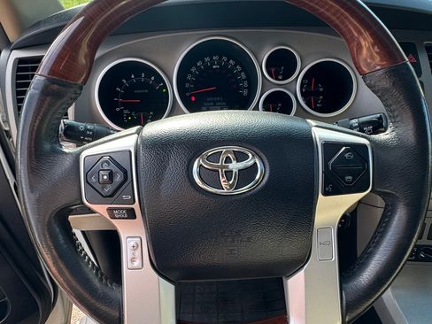 Used 2016 Toyota Sequoia Platinum image 4