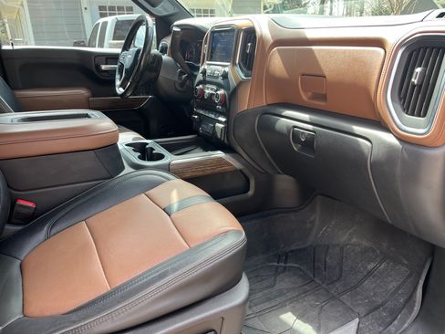 Used 2019 Chevrolet Silverado 1500 High Country w/ Technology Package image 14