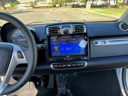 Used 2014 smart fortwo passion w/ Crystal Grey Leather Package image 11