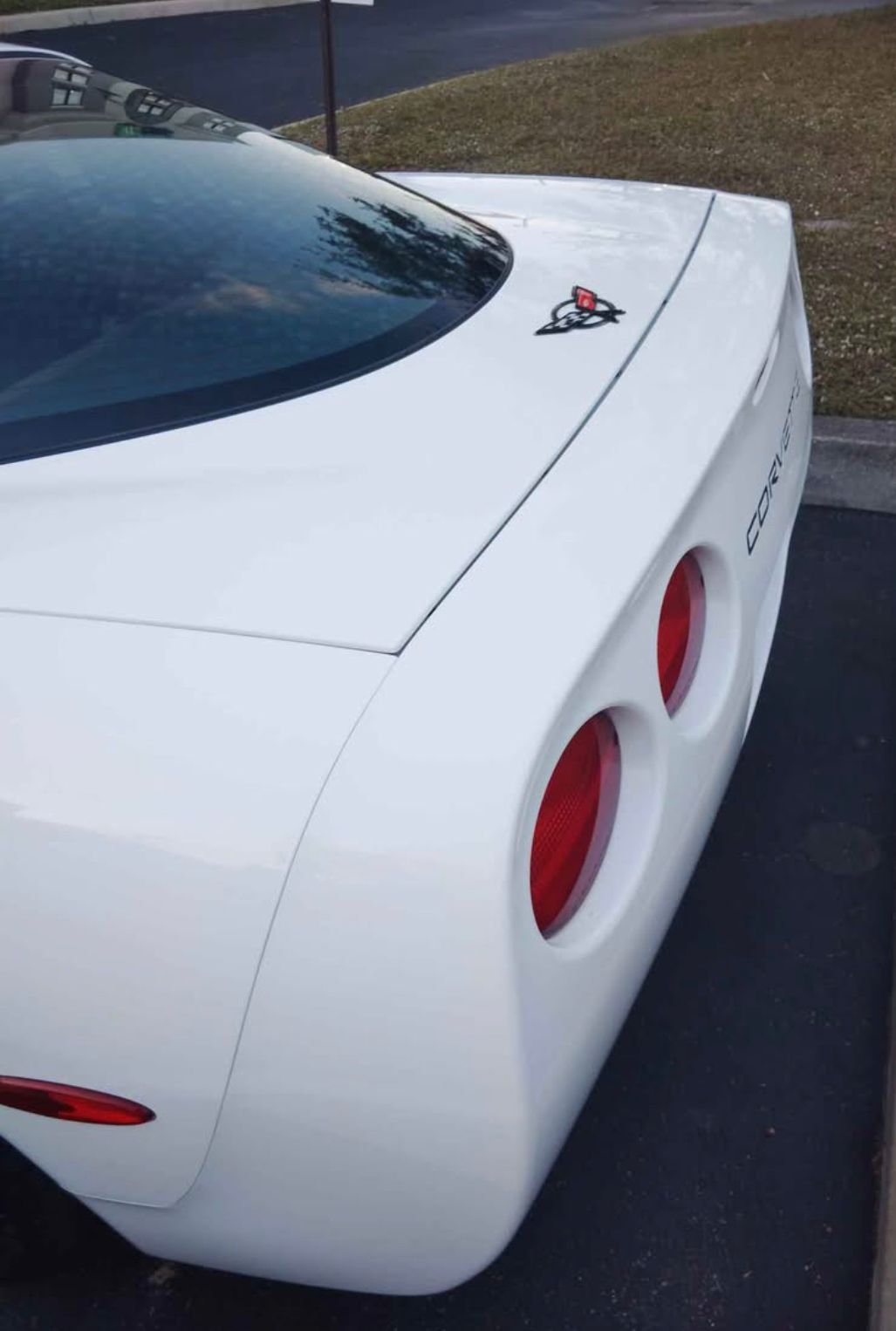 Used 1998 Chevrolet Corvette Coupe RWD image 5