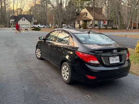 Used 2015 Hyundai Accent GLS image 9