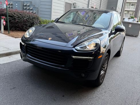 Used 2016 Porsche Cayenne AWD/4WD image 1