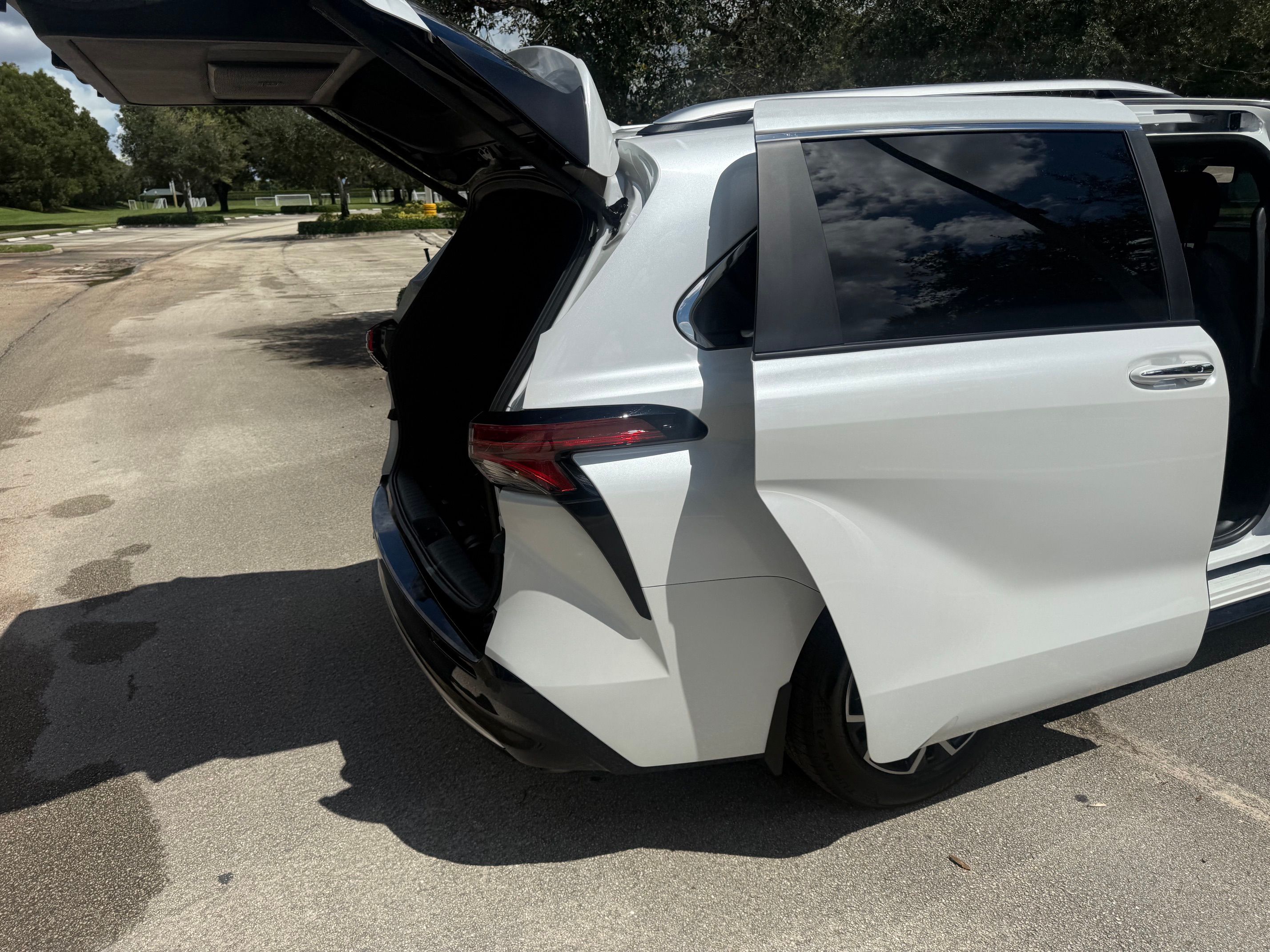 Used 2026 Toyota Sienna Platinum AWD/4WD image 14