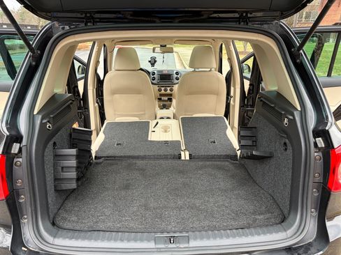Used 2009 Volkswagen Tiguan SE image 8