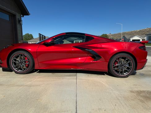 Used 2025 Chevrolet Corvette Stingray Premium Cpe w/ Z51 Performance Package RWD image 4