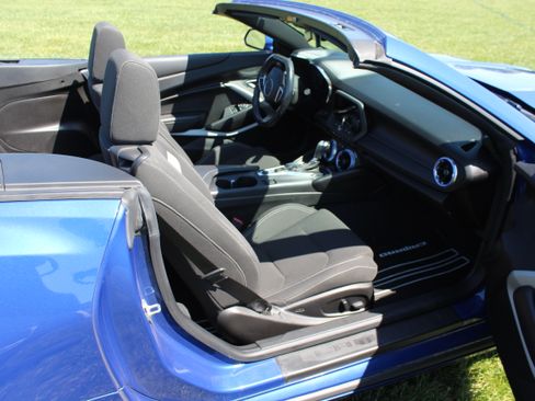 Used 2020 Chevrolet Camaro SS RWD image 11