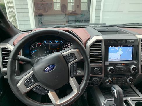 Used 2018 Ford F150 Platinum w/ Equipment Group 701A Luxury image 15