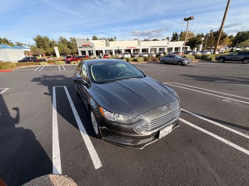Used 2018 Ford Fusion SE image 11