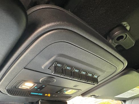 Used 2023 Ford Bronco Wildtrak image 16