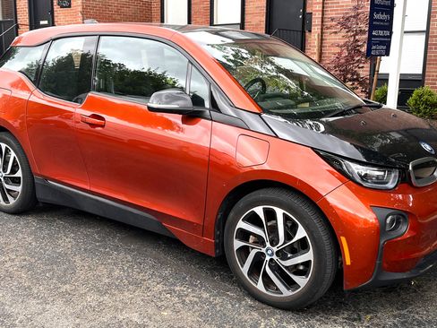 Used 2015 BMW i3 w/ Range Extender RWD image 4