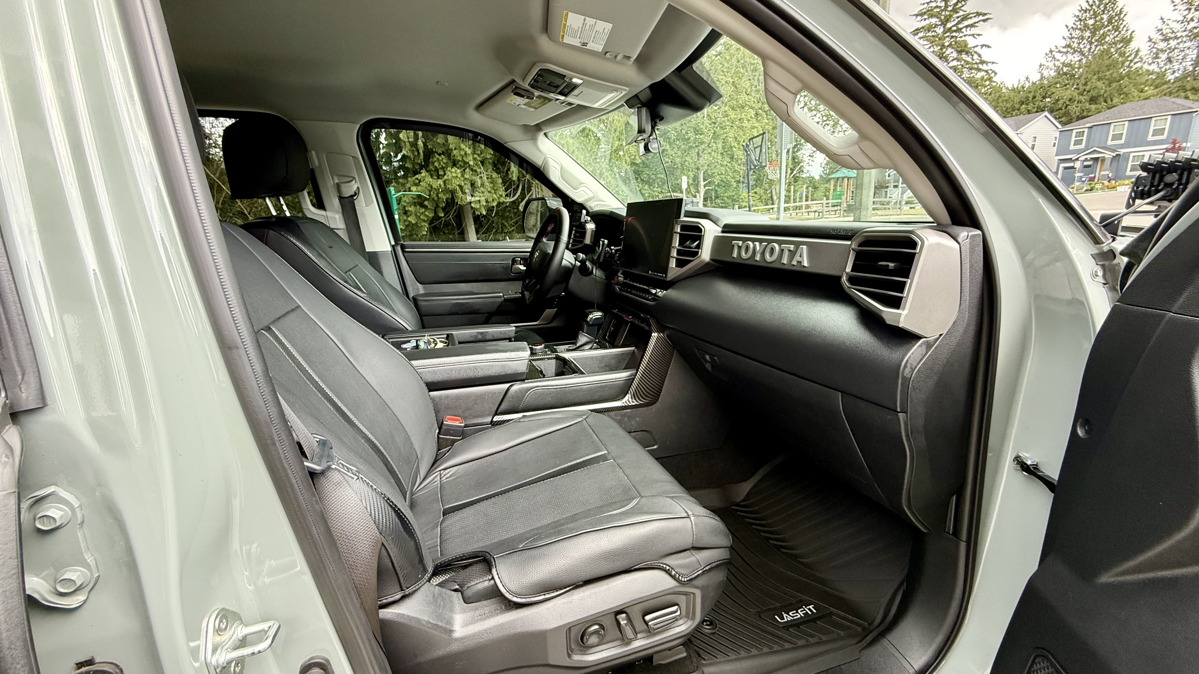 Used 2024 Toyota Tundra Limited w/ TRD Off-Road Package AWD/4WD image 12
