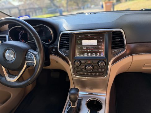 Used 2017 Jeep Grand Cherokee Limited w/ Luxury Group II image 11