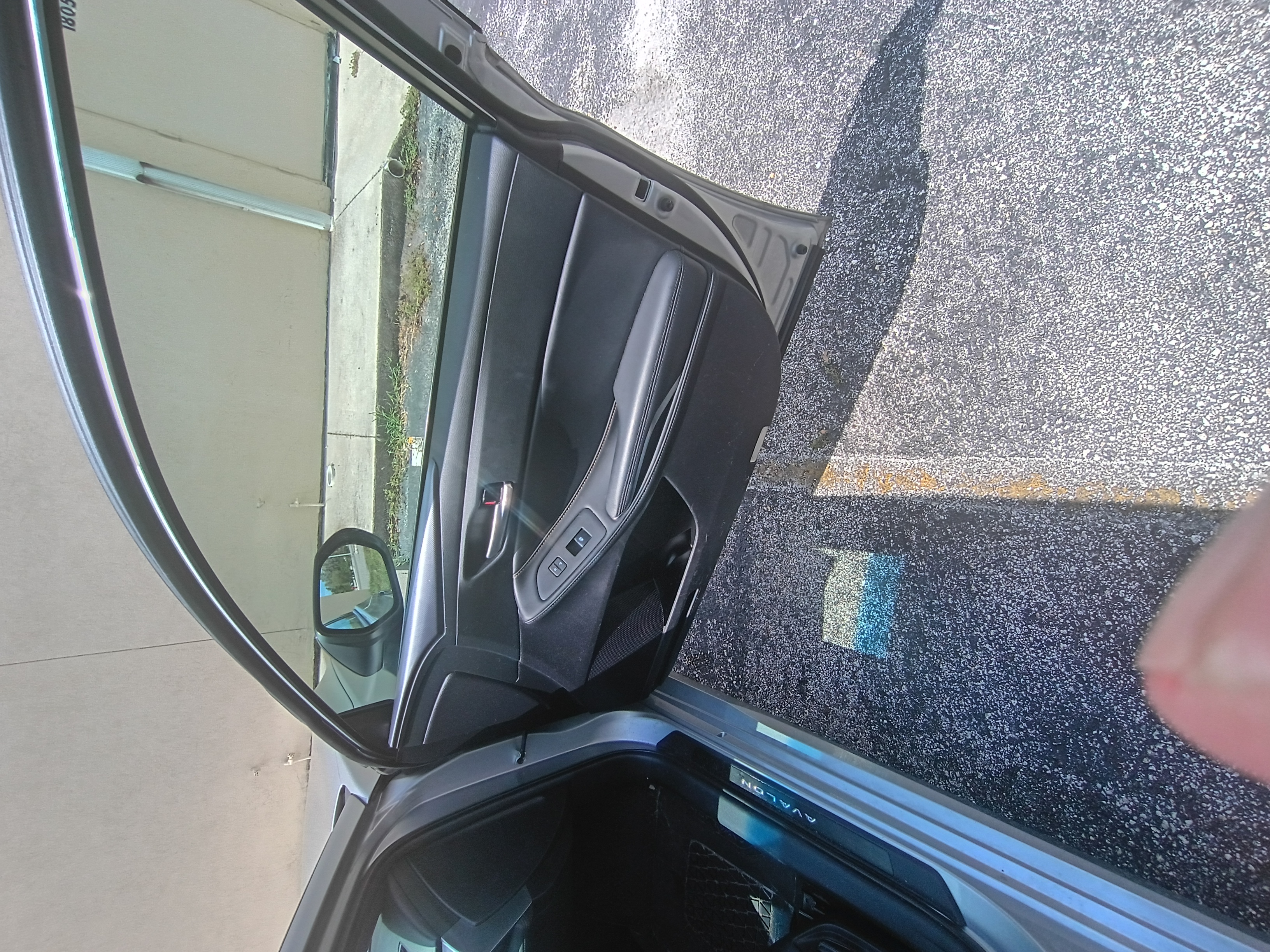 Used 2022 Toyota Avalon XSE FWD image 14