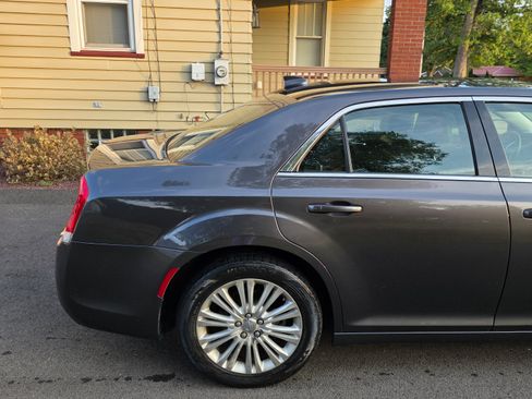 Used 2015 Chrysler 300 Limited image 8