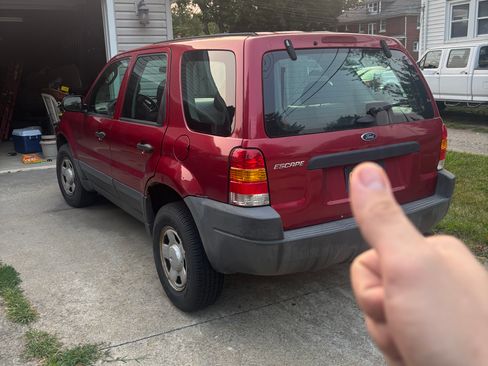 Used 2004 Ford Escape XLS AWD/4WD image 9