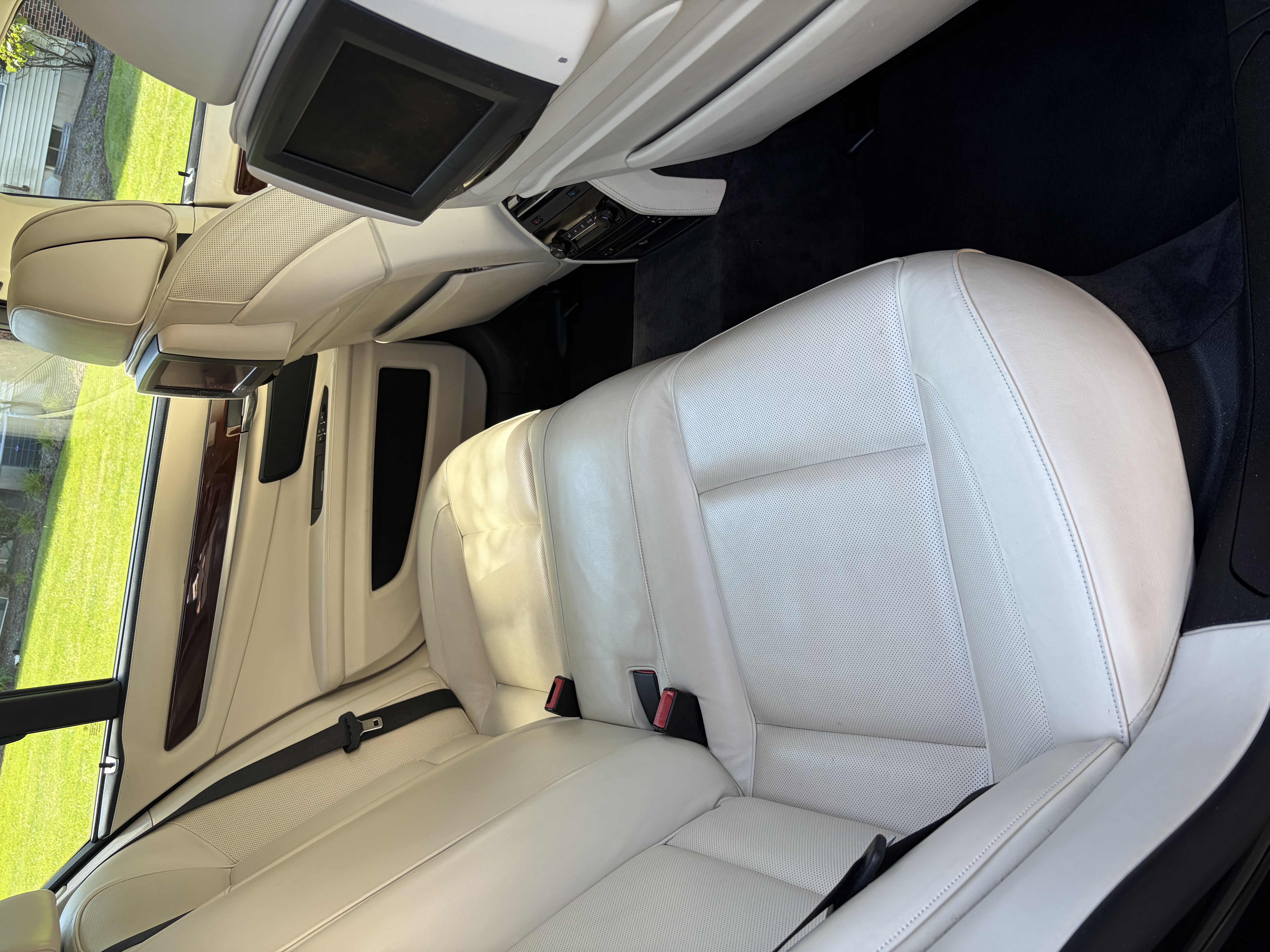 Used 2011 BMW 750i RWD image 23