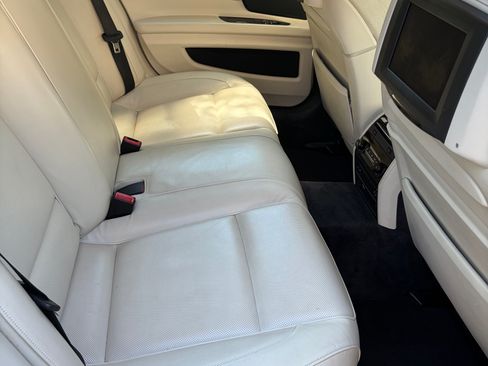 Used 2011 BMW 750i RWD image 23