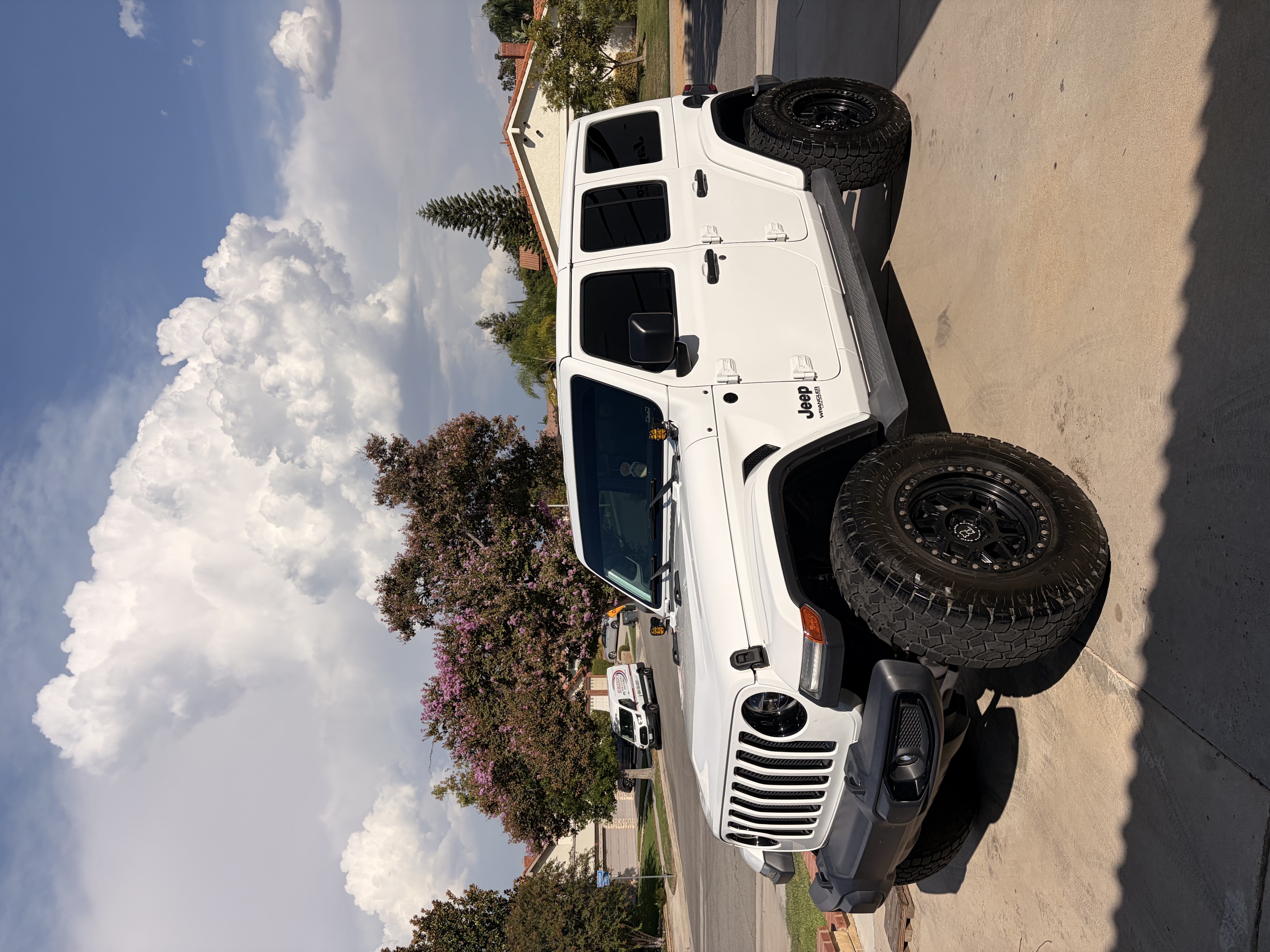 Used 2021 Jeep Wrangler Unlimited Sahara AWD/4WD image 2