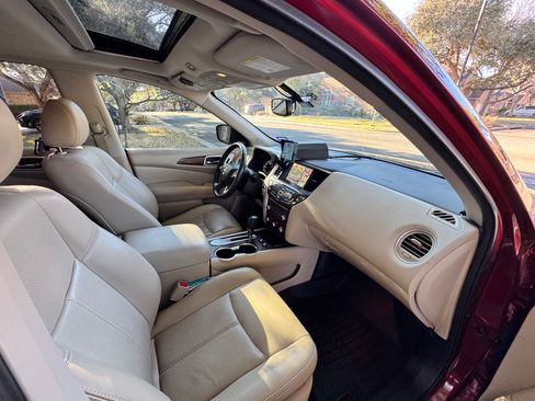 Used 2019 Nissan Pathfinder Platinum image 15